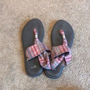 sanuk charcoal gray sandals